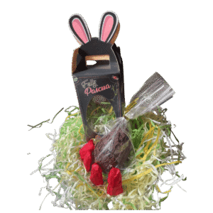 Un huevo de chocolate grande con 4 conejitos en caja con orejas de conejo